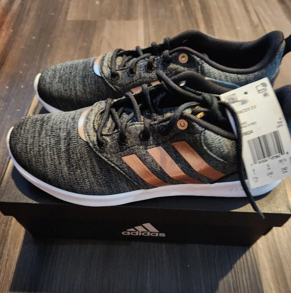 NWT Women's Adidas QT Racer 2.0 size 7.5 - Picture 3 of 6